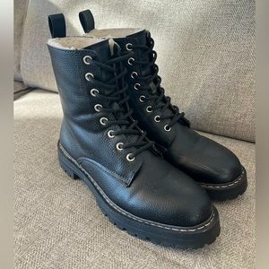 Lace up lined black boot